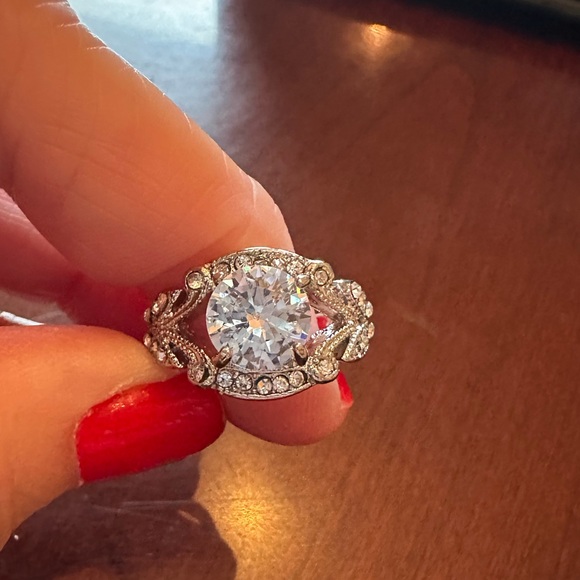 Elegant Silver Ring with Clear Diamond Gemstone - Picture 5 of 5